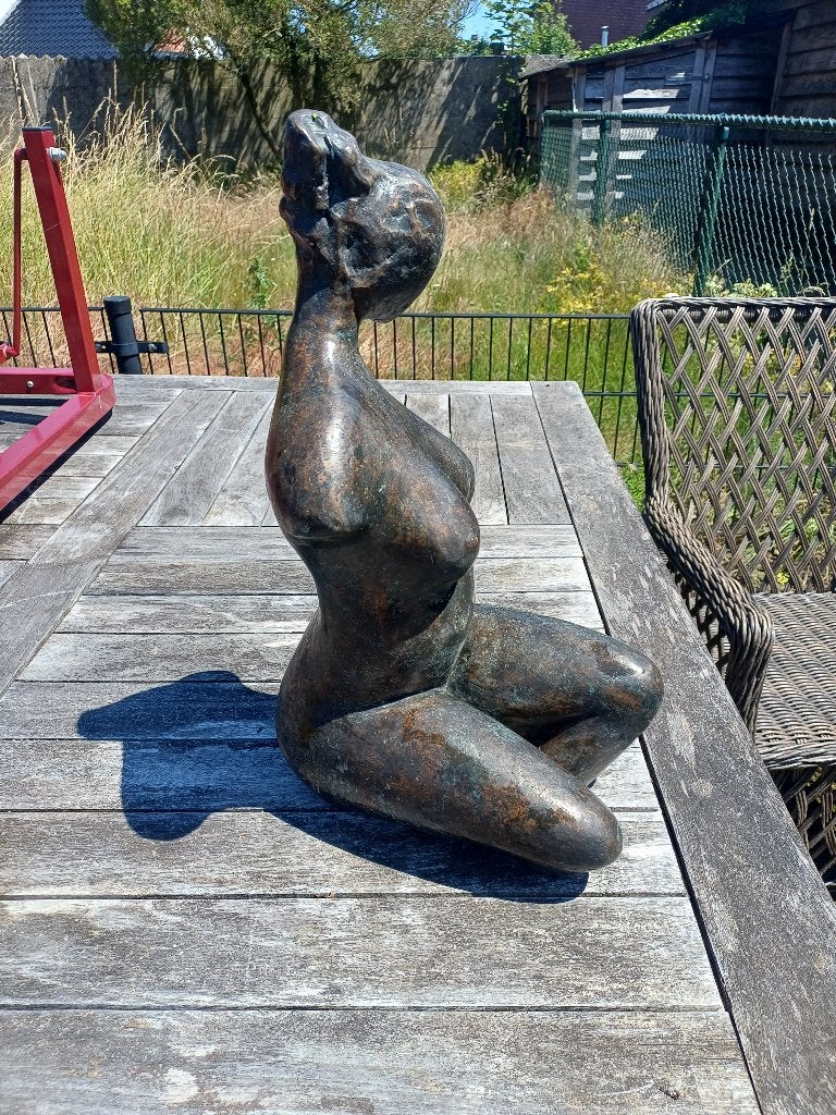 Bronze beeld dame, Ophalen, Brons