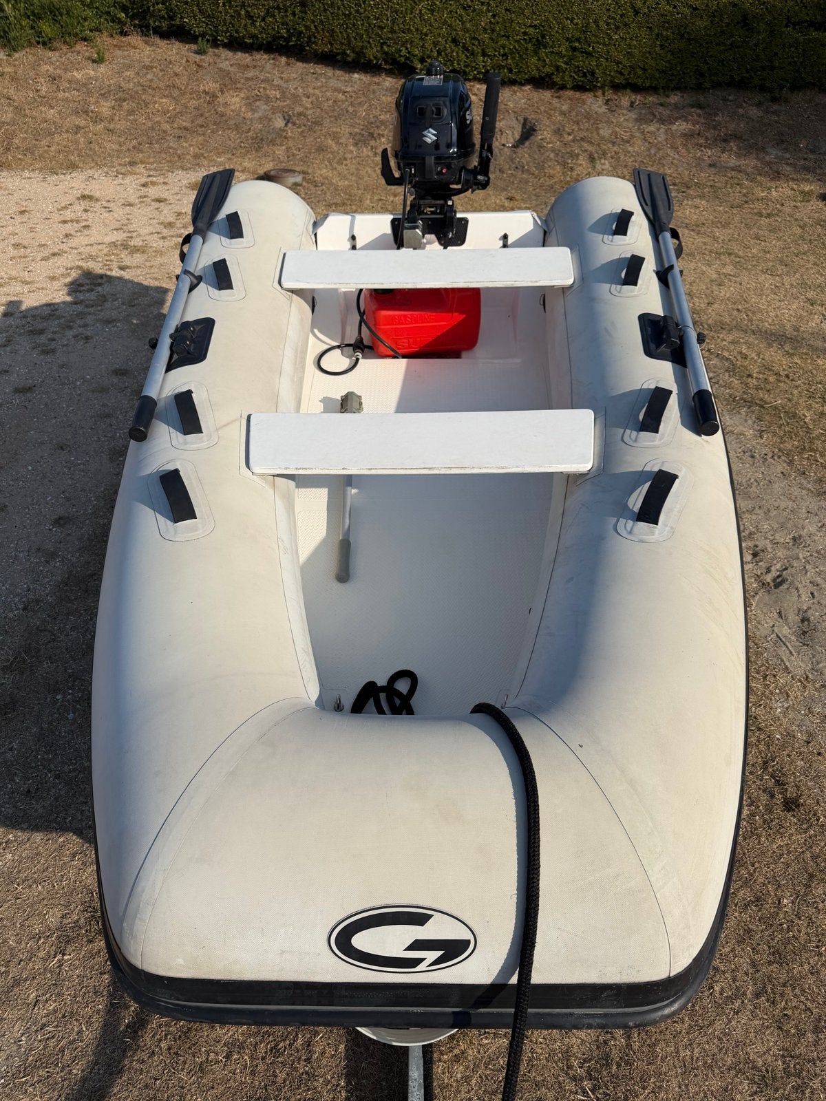 Grand Silverline 300 rubberboot met Suzuki 6 pk en Pega trai, Grand, Ophalen, Polyester/glasvezel, Gebruikt