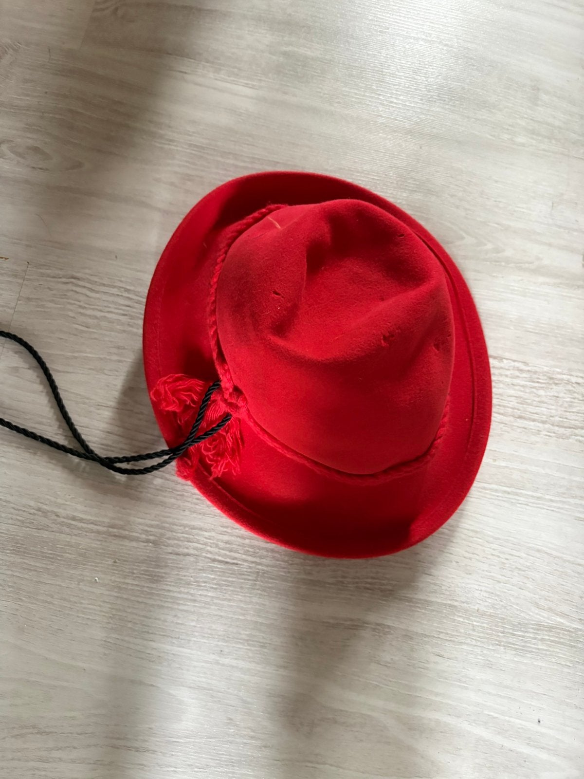 Het oktoberfest komt eraan, Ophalen, Gebruikt, Textiel, Rood
