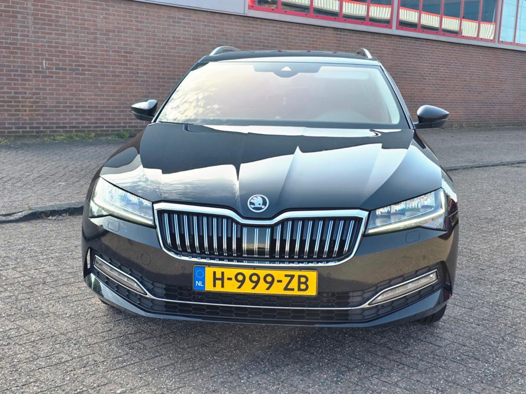 Skoda Superb 1.5 TSI ACC DSG7 2020, Auto's, Skoda, Stof, 1498 cc, 4 cilinders, Zwart