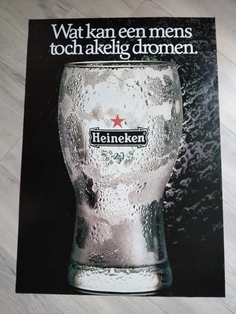 Vintage Heineken Poster: Wat kan een mens toch akelig dromen, Verzamelen, Deurposter of groter, Ophalen of Verzenden, Reclame