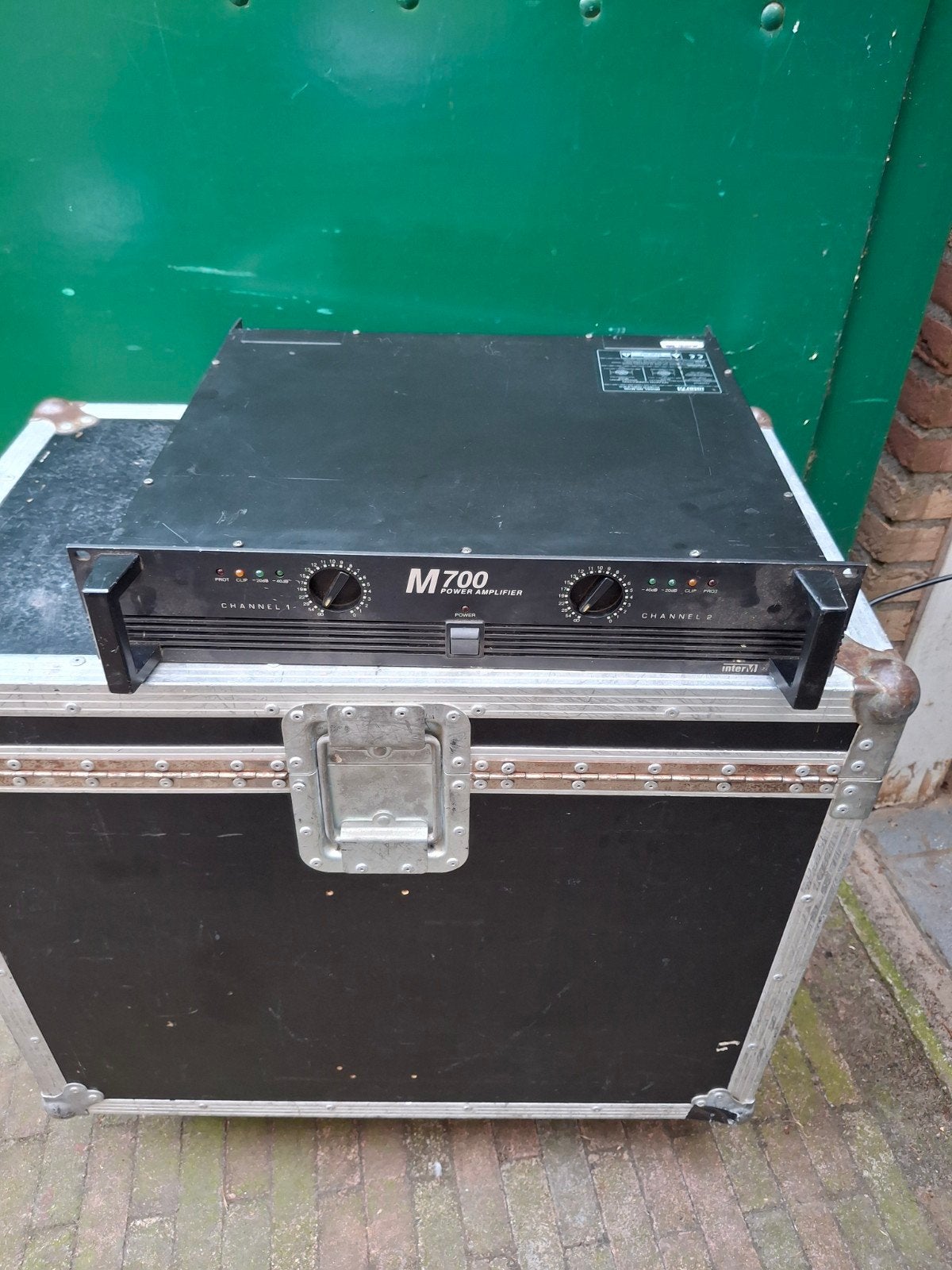 Te koop 1x InterM 700 versterker, Ophalen, Zo goed als nieuw