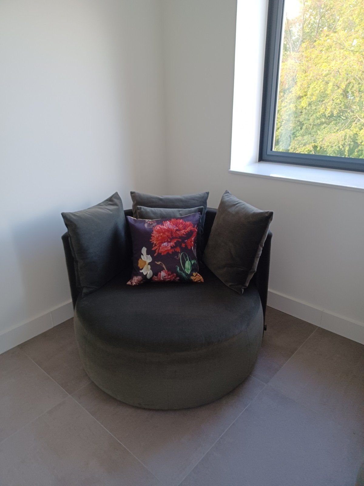 ronde design fauteuil met poef groen fluweel inclusief kusse, Ophalen