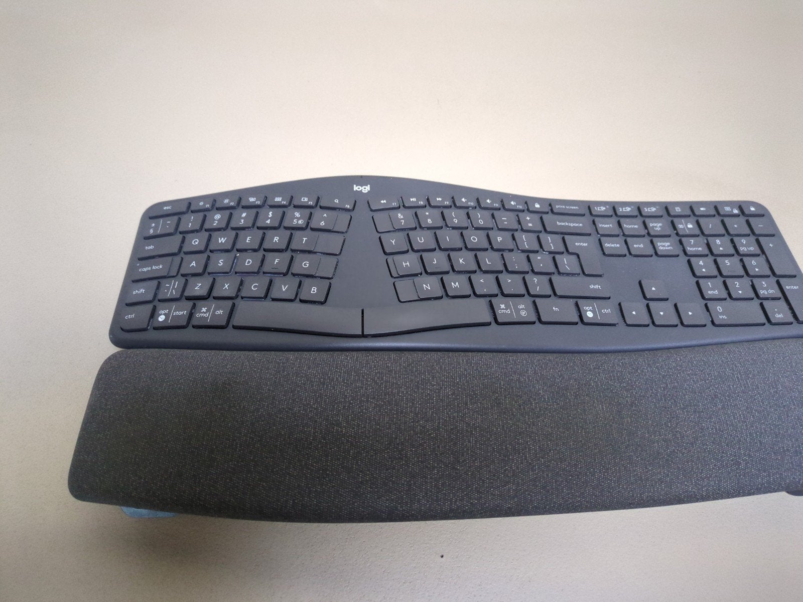 Logitech K350 Draadloos Ergonomisch Toetsenbord Qwerty, Computers en Software, Toetsenborden, Gebruikt, Qwerty, Draadloos, Ergonomisch