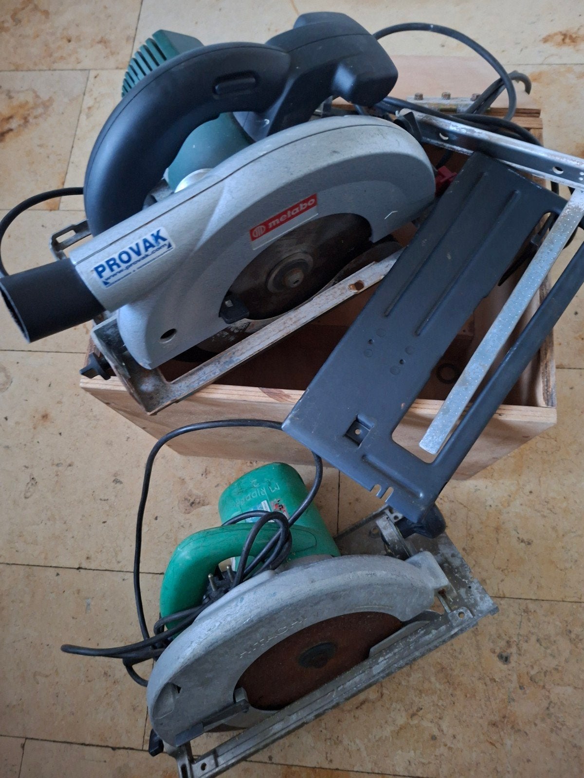 Set van 2 Cirkelzagen: Metabo en Hitachi, Ophalen, Gebruikt, Cirkelzaag, 600 tot 1200 watt