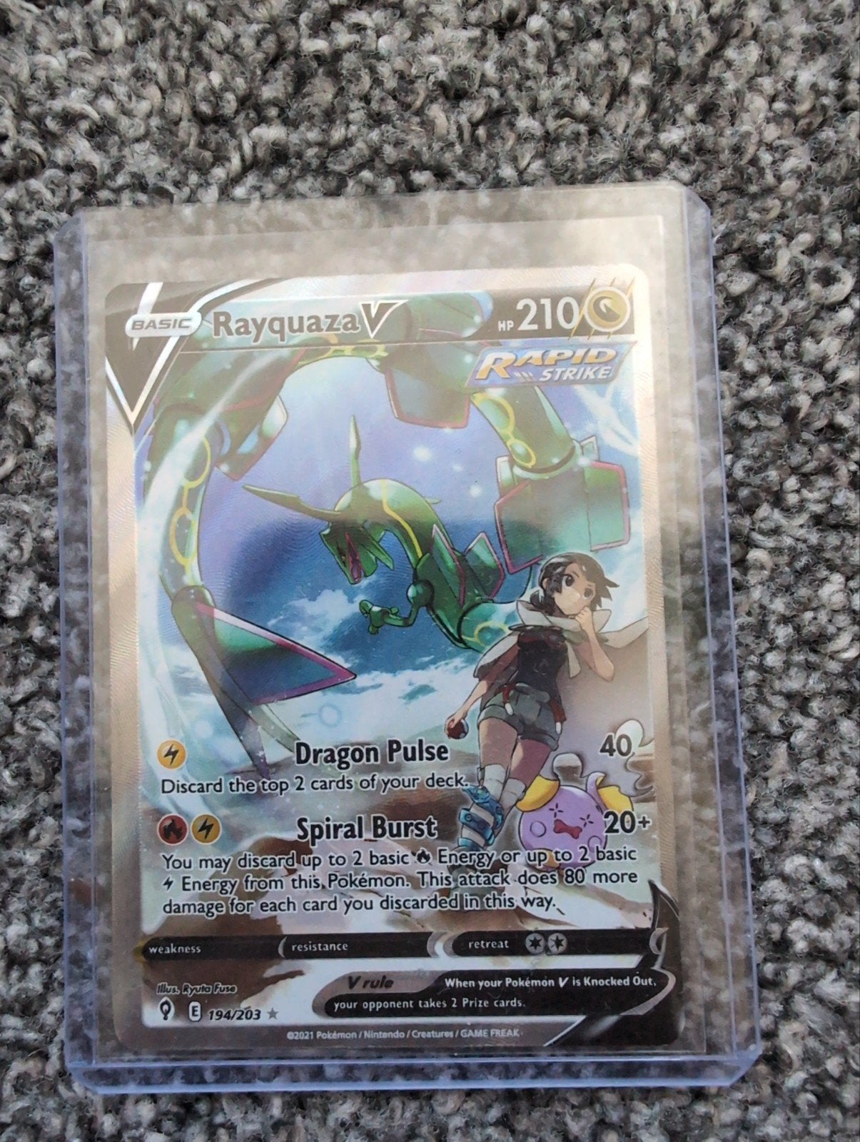 rayquaza v alt art ( exelent condition), Ophalen of Verzenden, Zo goed als nieuw