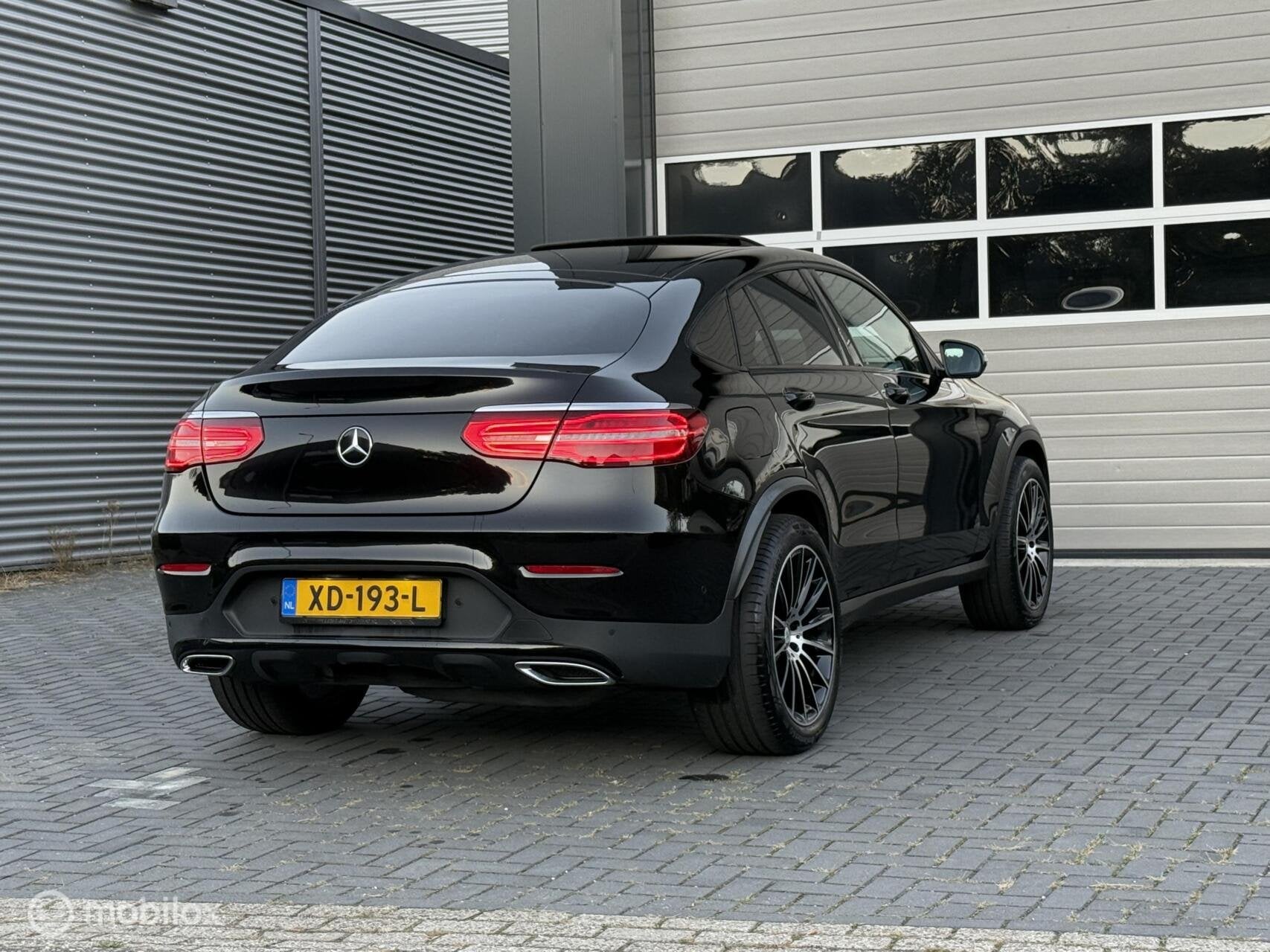 Mercedes GLC Coupé 220d 4MATIC AMG|ACC|Pano||Bur|Trkhk|luch, Auto's, Automaat, Dealer onderhouden, Euro 6, Zwart