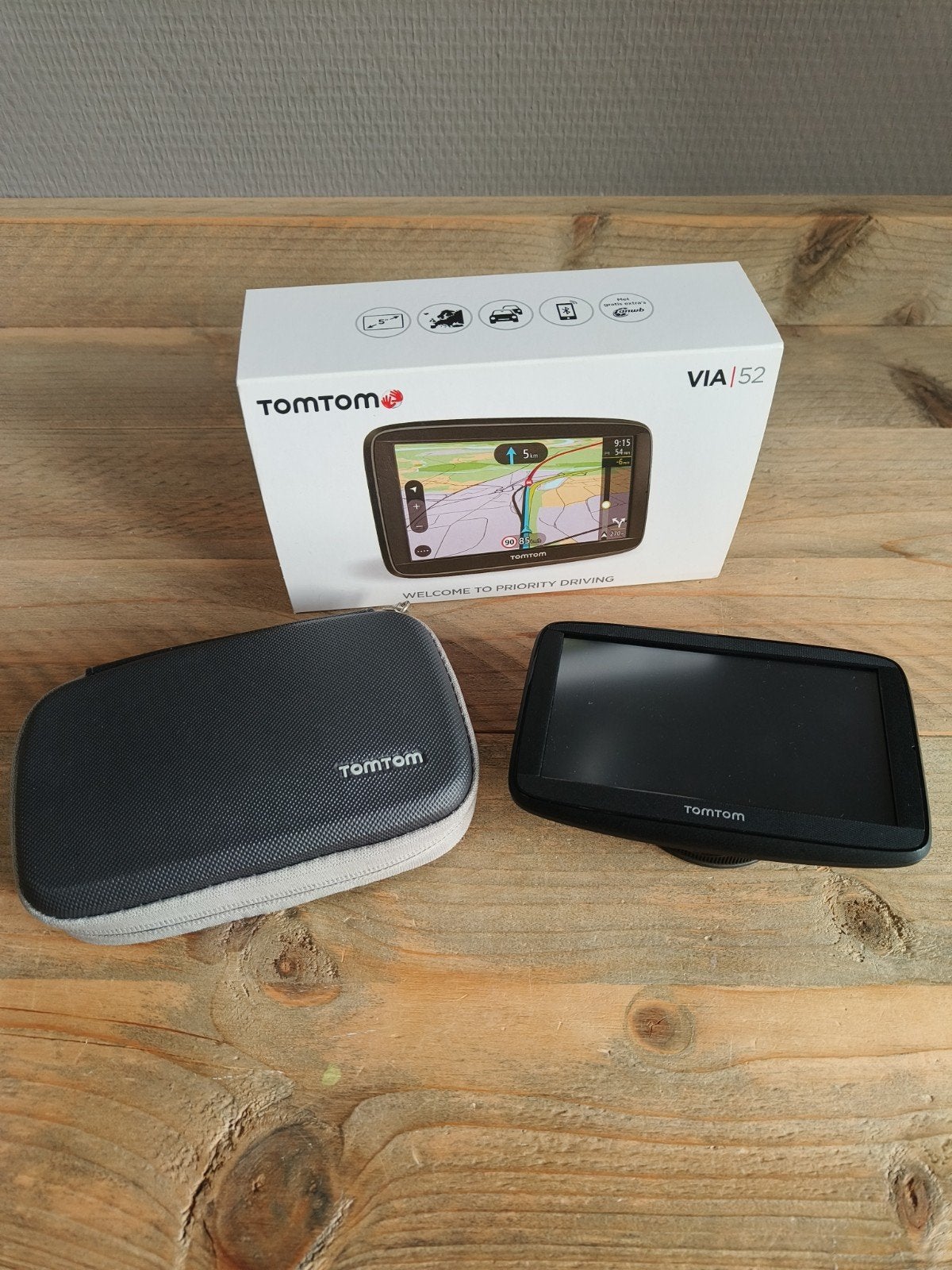 TomTom VIA 52 Navigatiesysteem met hoesje, Auto diversen, Ophalen of Verzenden, Zo goed als nieuw