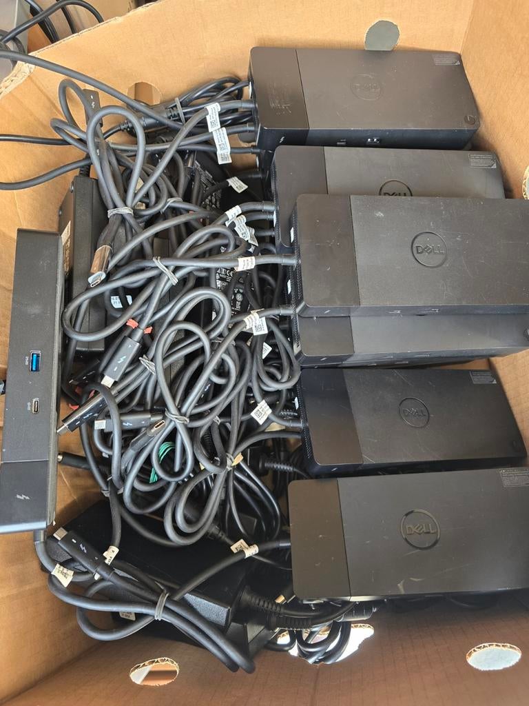 Dell WD22TB4 dockingstation met thunderbolt 4 + 180W adapter, Computers en Software, Dockingstations, Zo goed als nieuw, Ophalen of Verzenden