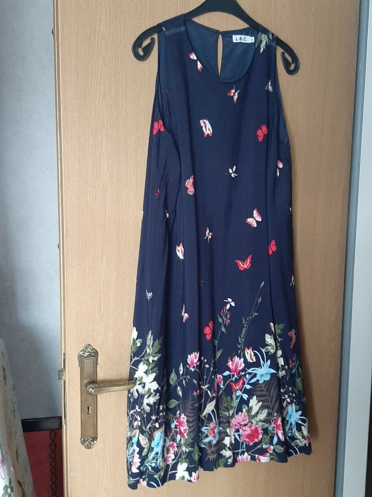 Leuke jurk, Ophalen of Verzenden, Zo goed als nieuw, Maat 46/48 (XL) of groter, Onder de knie