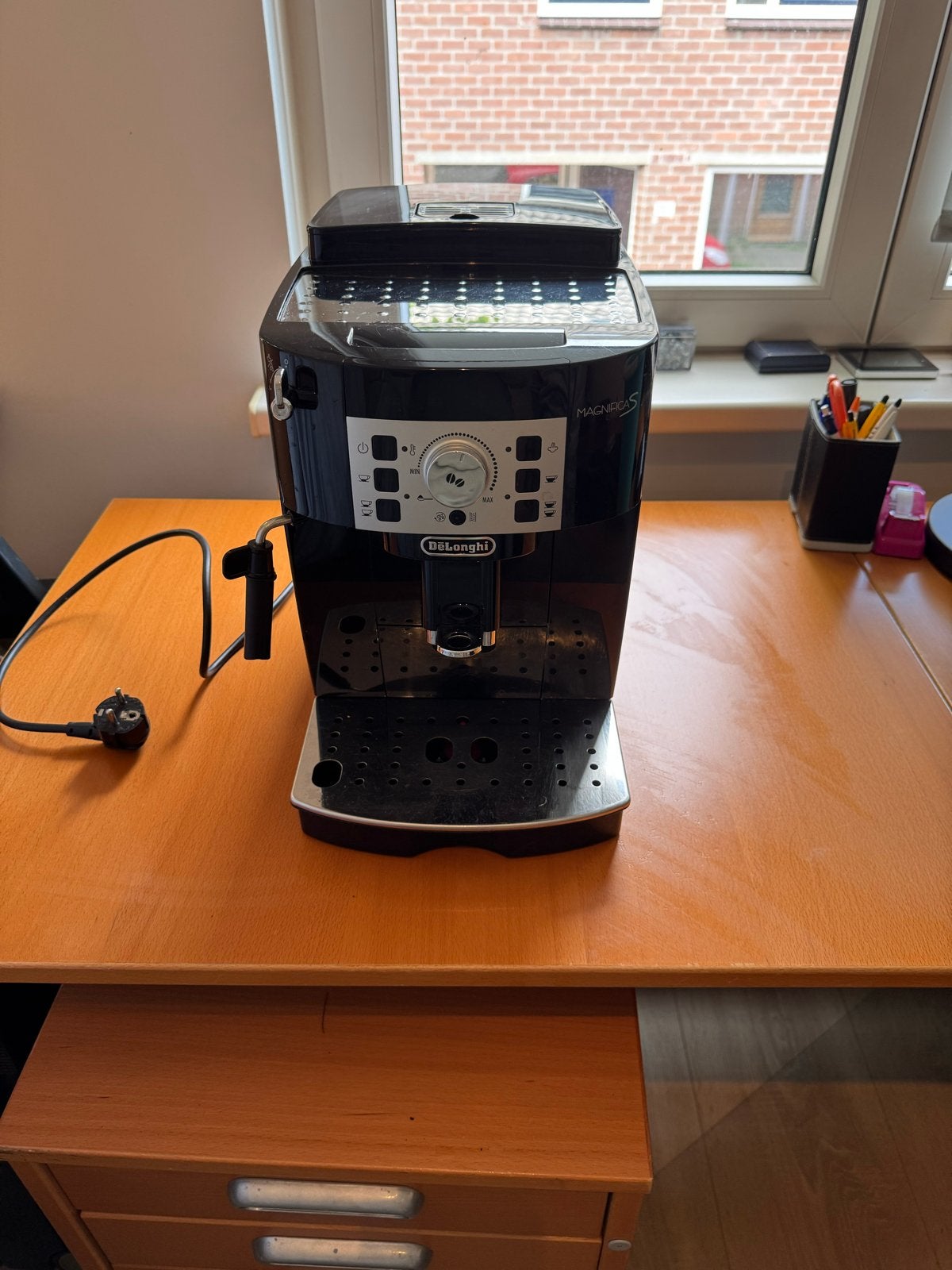 DeLonghi Magnifica S volautomatische bonen koffiemachine, Ophalen, Afneembaar waterreservoir, Gebruikt, Koffiemachine