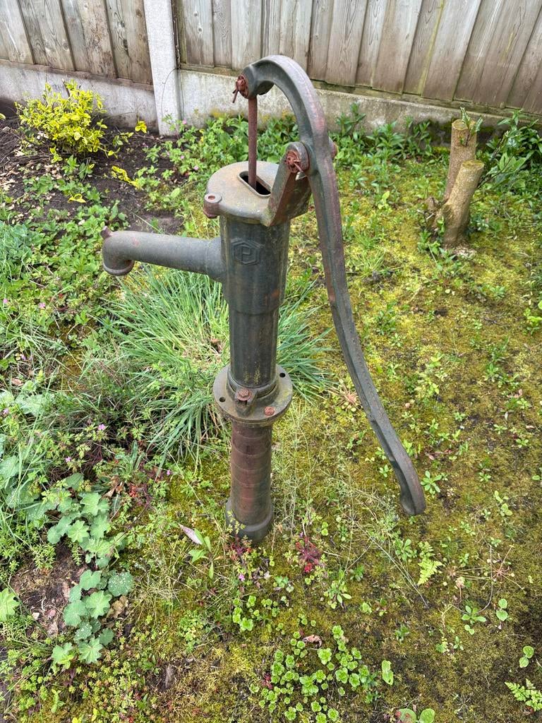 Antieke gietijzeren grondwaterpomp, Tuin en Terras, Waterpompen, Ophalen, Gebruikt, Bronpomp