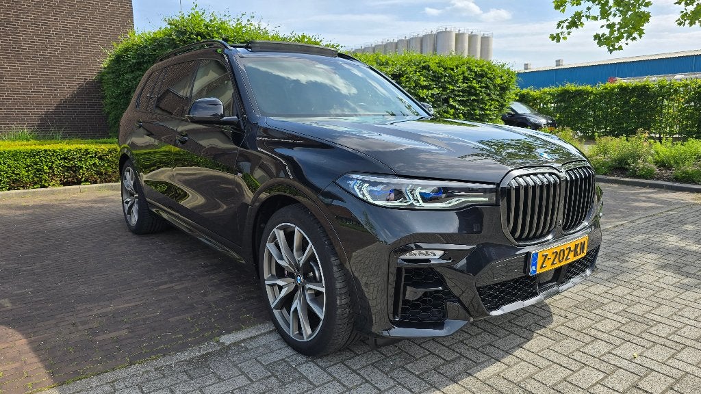 BMW X7 M50i 530pk Dealergarantie Skylounge Pano, Auto's, BMW, Automaat, 4395 cc, 7 stoelen, Zwart