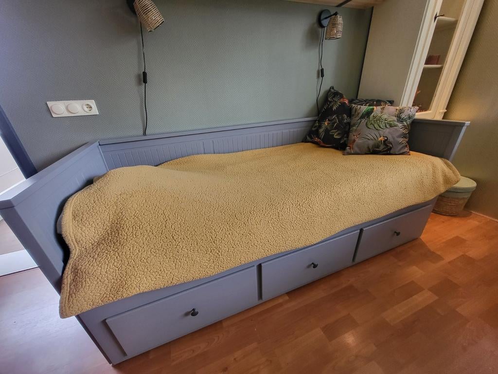 Grijze Ikea Hemnes bedbank met 3 lades - 2-persoons, Huis en Inrichting, Slaapkamer | Bedden, Gebruikt, Tweepersoons, Ophalen of Verzenden