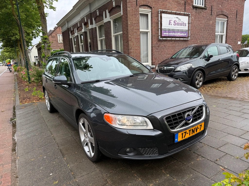 Volvo V70 1.6 T4 Limited Edition AUTOMAAT LEER DEALER ONDERH, Gebruikt, Zwart, 4 cilinders, 1600 kg