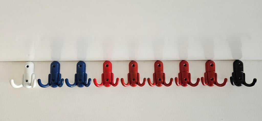 Set van 9 kleurrijke dubbele kapstokhaken, Gebruikt, Wandhaken, Ophalen of Verzenden, Minder dan 100 cm