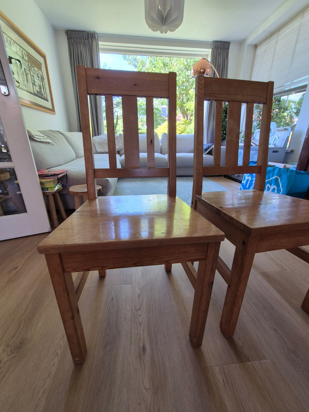 2 houten stoelen, Huis en Inrichting, Stoelen, Ophalen of Verzenden, Gebruikt, Bruin