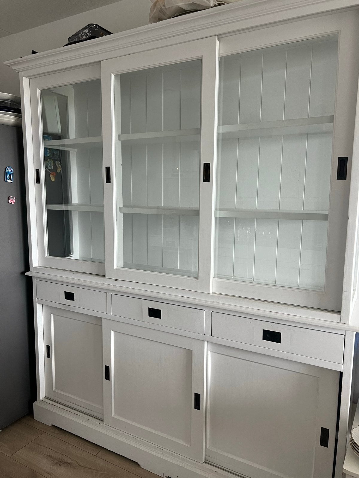 Witte buffetkast met schuifdeuren en lades, Ophalen, Gebruikt, 150 tot 200 cm, Met lade(s)
