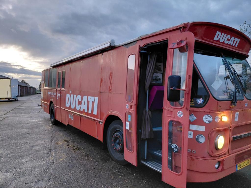 Unieke DAF Buscamper uit 1976 - Belastingvrij & APK Vrij, Caravans en Kamperen, Campers, Ophalen of Verzenden