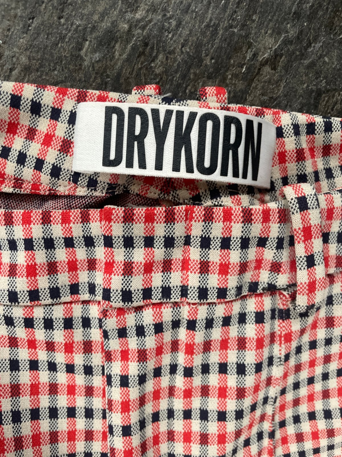 Drykorn geruite broek - rood, wit, zwart - maat s/m, Kleding | Dames, Meerkleurig, Ophalen of Verzenden, Zo goed als nieuw, Maat 34 (XS) of kleiner