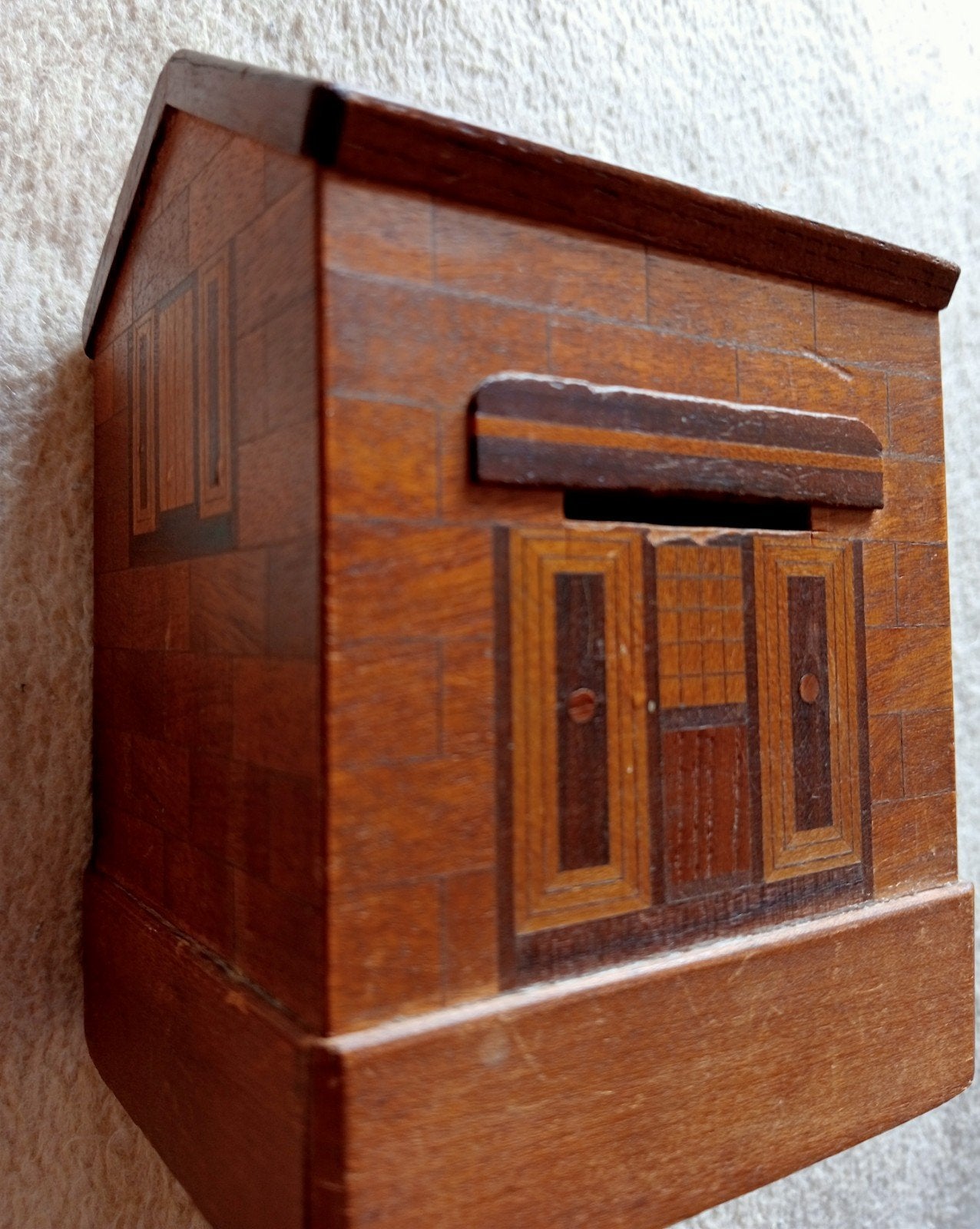 Oud spaarpotje huisje van hout 11.5x7.5, Ophalen of Verzenden, Gebruikt, Metaal of Blik, Overige thema's