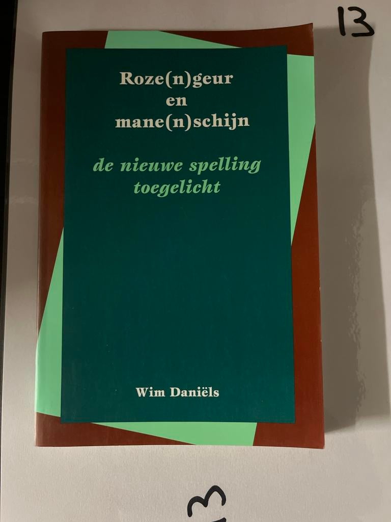 Roze(n)geur en mane(n)schijn - Wim Daniëls, Boeken, Taal | Overige Talen, Zo goed als nieuw, Non-fictie, Ophalen of Verzenden