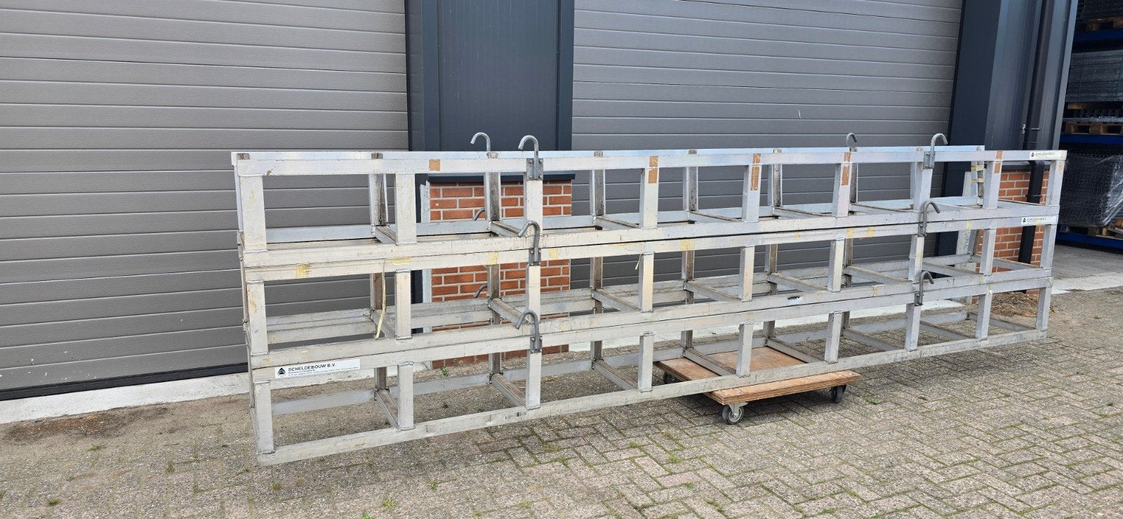 Stapelbare kratten rekken containers stapelbokken bokken

Wi, Ophalen, Gebruikt, Aluminium