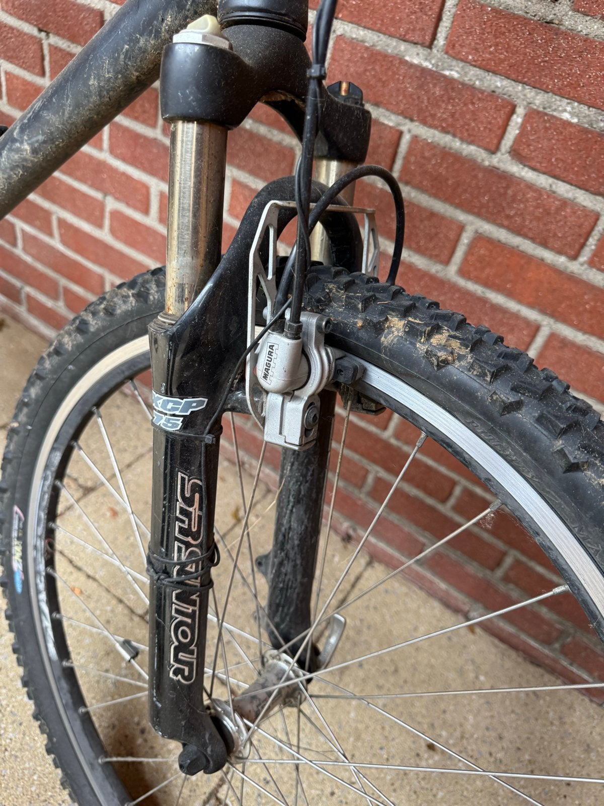 Foto 3 van Mountainbike met Shimano Deore XT en SR Suntour vering
