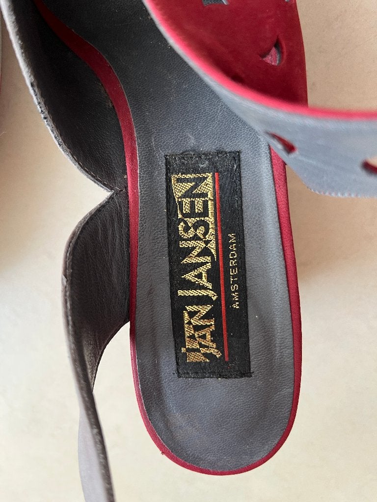 Jan Jansen schoenen grijs en rood suede (zo goed als nieuw), Kleding | Dames, Schoenen, Ophalen, Schoenen met lage hakken, Jan Jansen