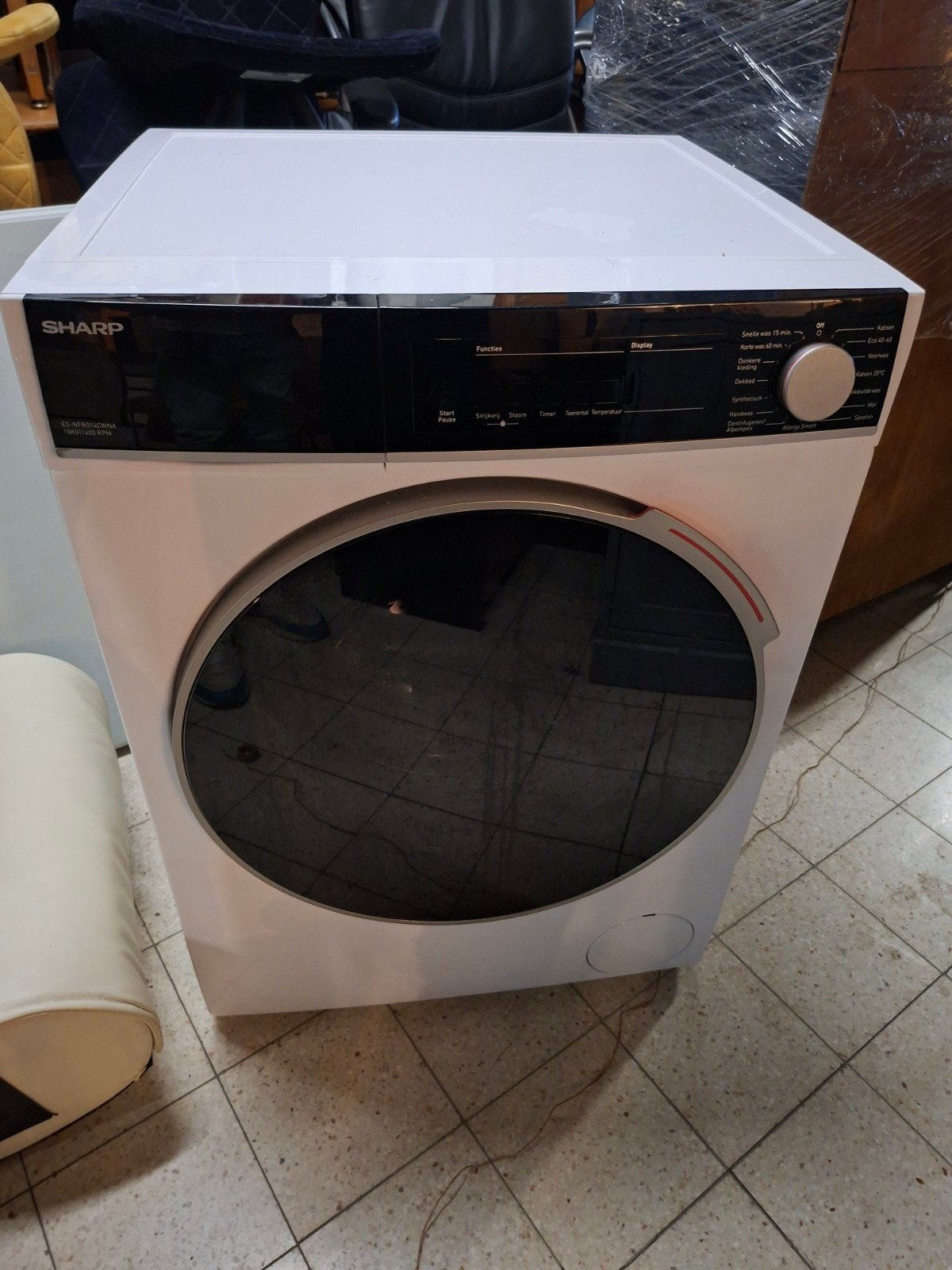sharp 10 kilo Wasmachine als nieuw sb kringloop, Ophalen, Zo goed als nieuw, 1200 tot 1600 toeren, Minder dan 85 cm