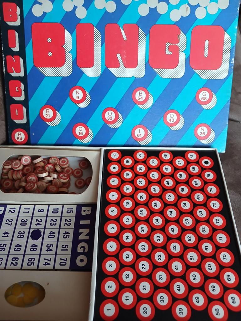 Bingo -HEMA- met kaarten, fiches en houten nummers, Vijf spelers of meer, Ophalen of Verzenden, Gebruikt, HEMA
