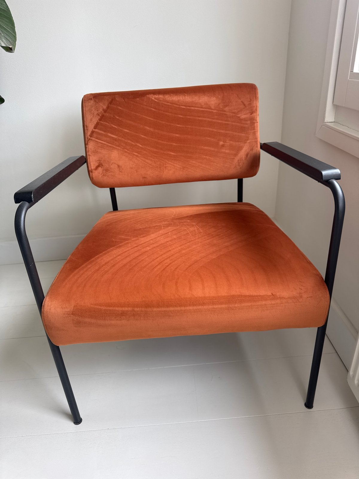 Oranje fluwelen fauteuil met zwart metalen frame, Ophalen, Gebruikt, Overige kleuren, Metaal