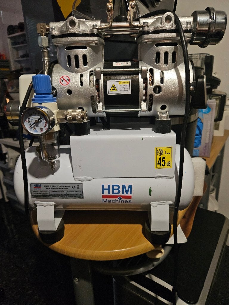 Compressor met 2 cilinders 6 liter 1/4inch aansluiting 45dB, Ophalen, Gebruikt, 6 tot 10 bar, Minder dan 200 liter/min