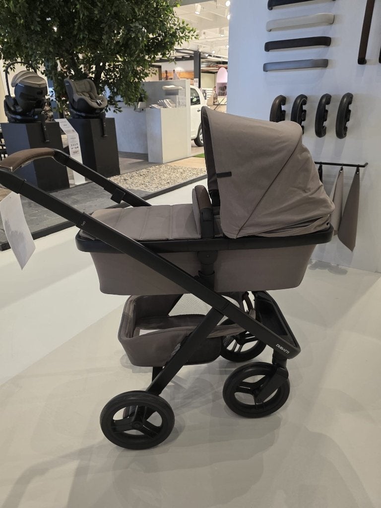 dubatti two e2 + autostoel en base, Kinderen en Baby's, Buggy's, Gebruikt, Voetenzak, Ophalen