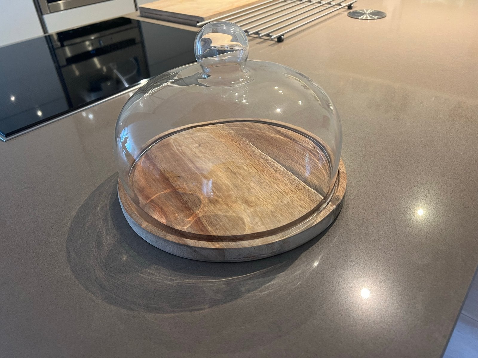 Glazen stolp met houten serveerplank, Huis en Inrichting, Keuken | Keukenbenodigdheden, Ophalen, Overige typen, Hout, Zo goed als nieuw
