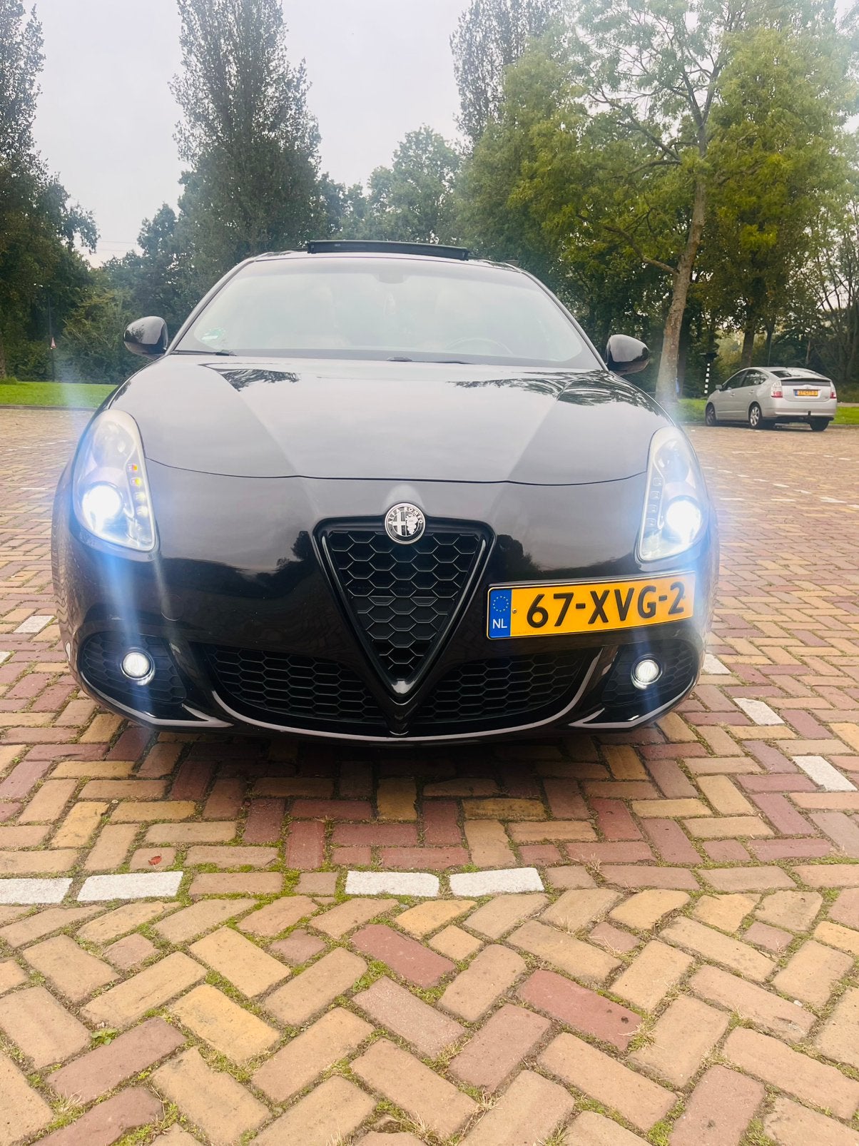 Alfa Romeo Giulietta black edition full option 200 pk, Auto's, 4 cilinders, Leder en Stof, Zwart, Origineel Nederlands