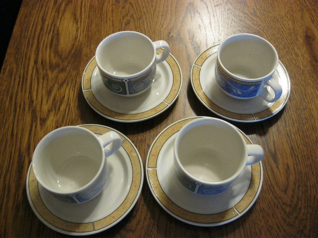 kop en schotels en 2 bekers / € 0,60, Ophalen, Overige merken, Zo goed als nieuw, Overige stijlen