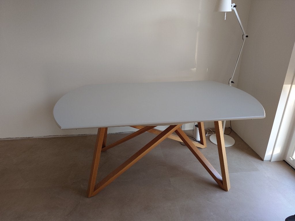 Mintjens Wings eettafel rond 170 cm uitklapbaar (Red Dot), Ophalen, 150 tot 200 cm, Zo goed als nieuw, Vijf personen of meer