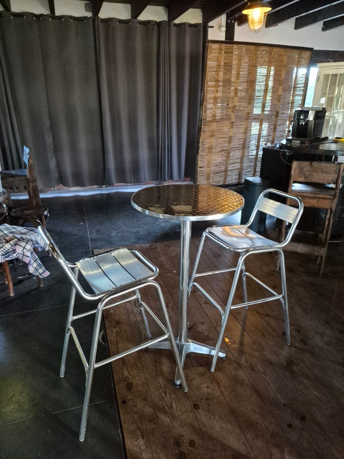 Set van 2 aluminium barkrukken met tafel, Ophalen, Gebruikt, Met voetsteun, 90 cm of meer