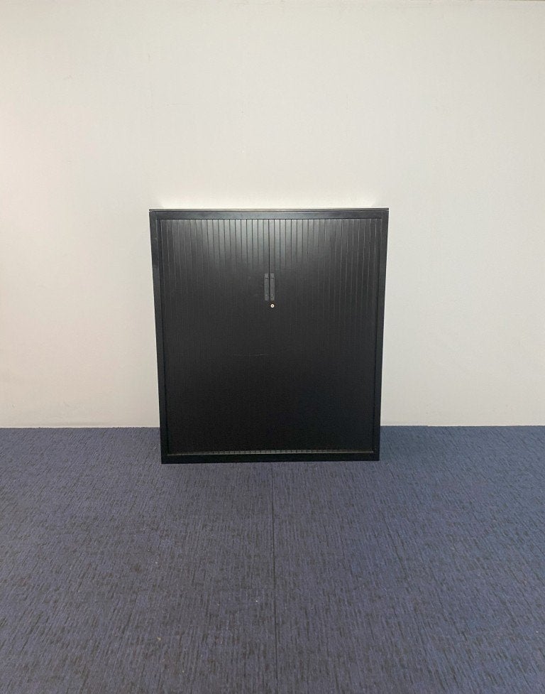 Roldeurkast Lensvelt, zwart, H 140 x B 120 x D 45 cm.