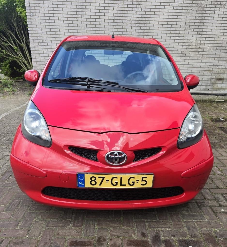 Toyota Aygo 1.0 Automaat 5DRS MMT 2008 Rood -perfecte staat, Auto's, Toyota, 4 stoelen, 68 pk, Origineel Nederlands, Grijs