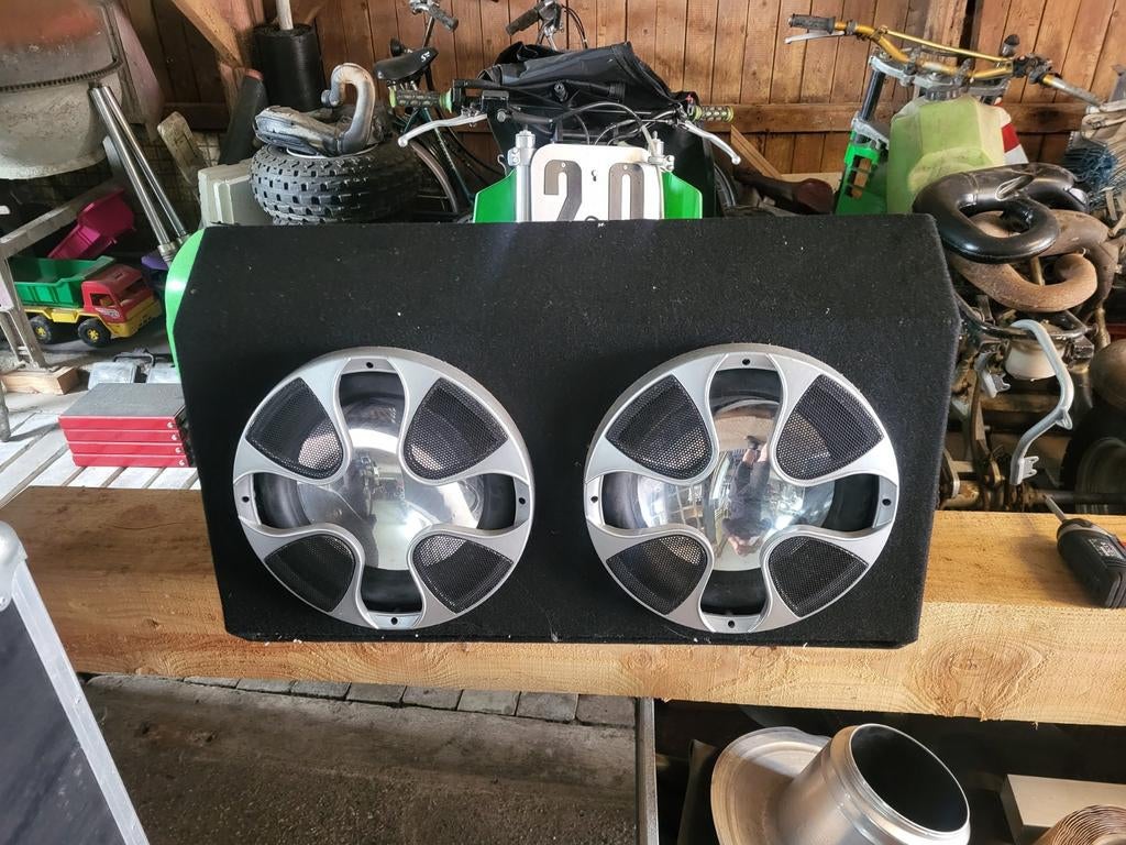 Auto subwoofer met verlichting, Hobby en Vrije tijd, Modelbouw | Radiografisch | Auto's, Ophalen, Overige schalen, Auto onroad