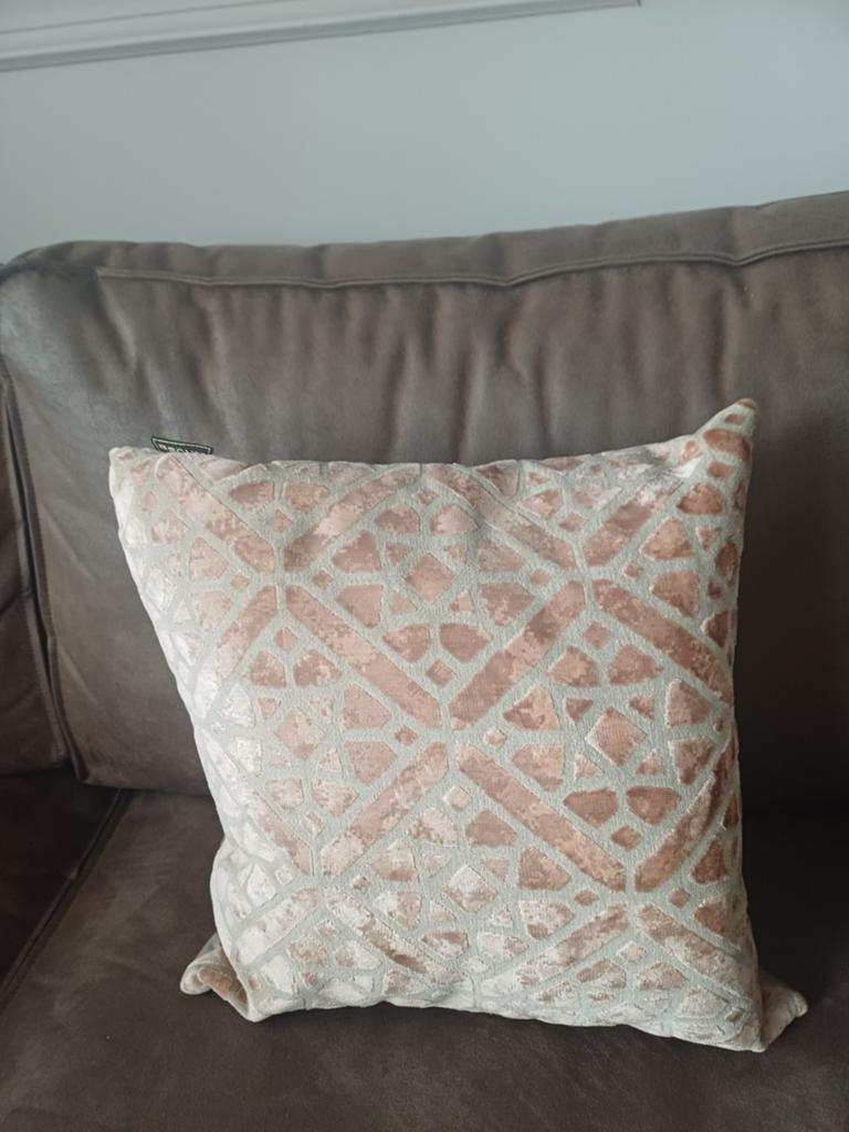 Kussen te koop vh merk Brons, Huis en Inrichting, Woonaccessoires | Kussens, Ophalen, Vierkant