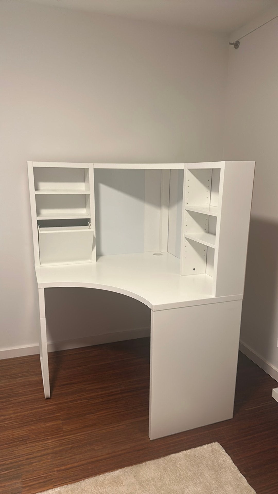 IKEA MICKE hoekbureau wit met opbouw, Gebruikt, Hout, Kinderbureau, 100 cm