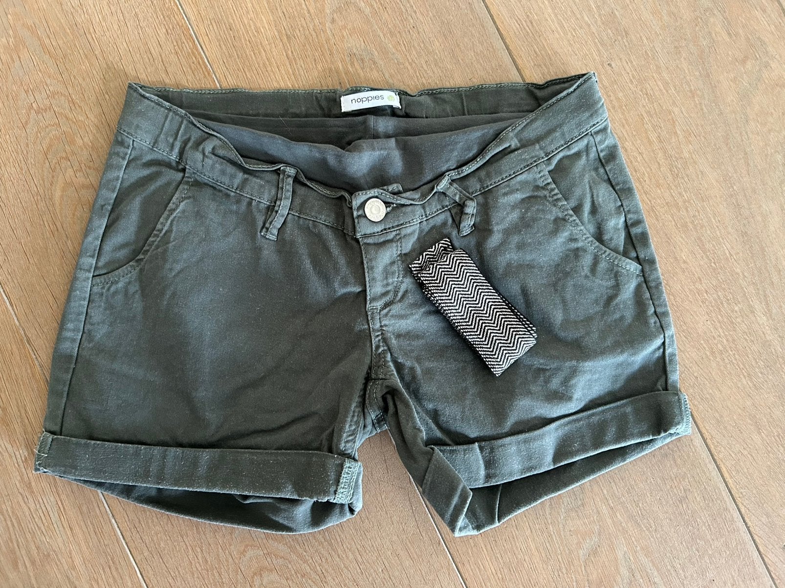 Groene, korte zwangerschapsbroek van Noppies - maat XS, Kleding | Dames, Ophalen of Verzenden, Maat 34 (XS) of kleiner, Gedragen