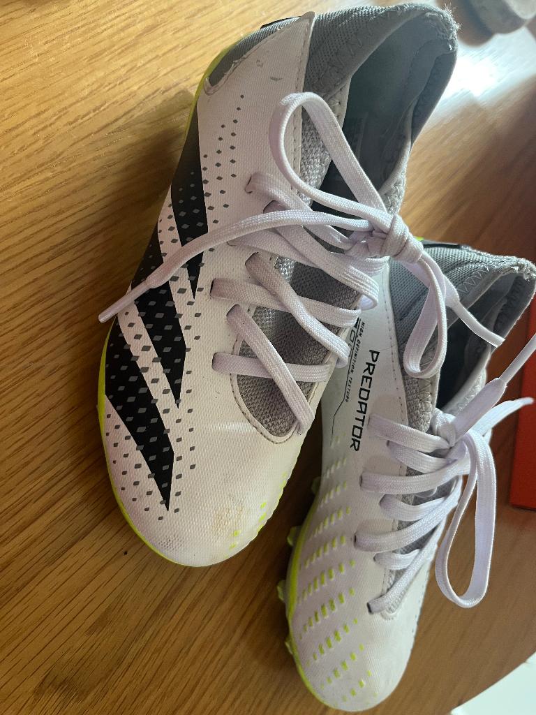 Voetbalschoenen, Sport en Fitness, Voetbal, Ophalen, Gebruikt, Maat XS of kleiner, Schoenen