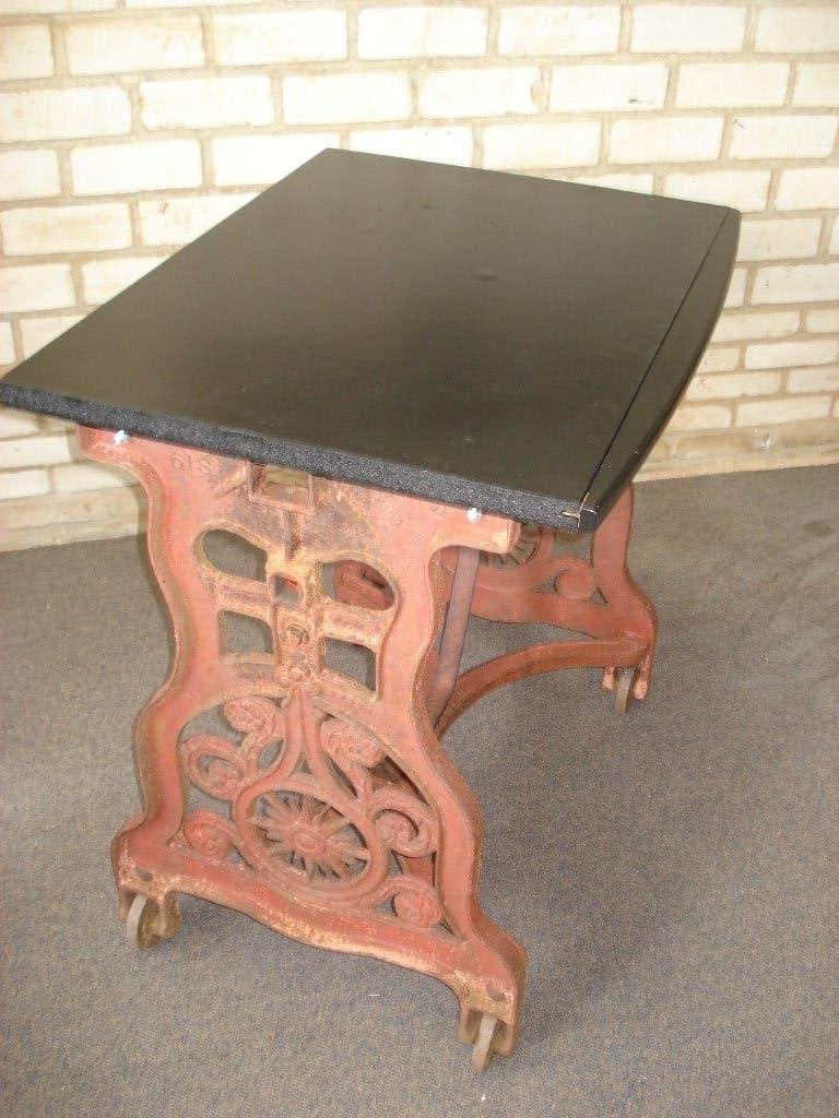 antieke tafel Gietijzeren  , zwaar op wielen  > 100 Jaar oud, Antiek en Kunst, Ophalen
