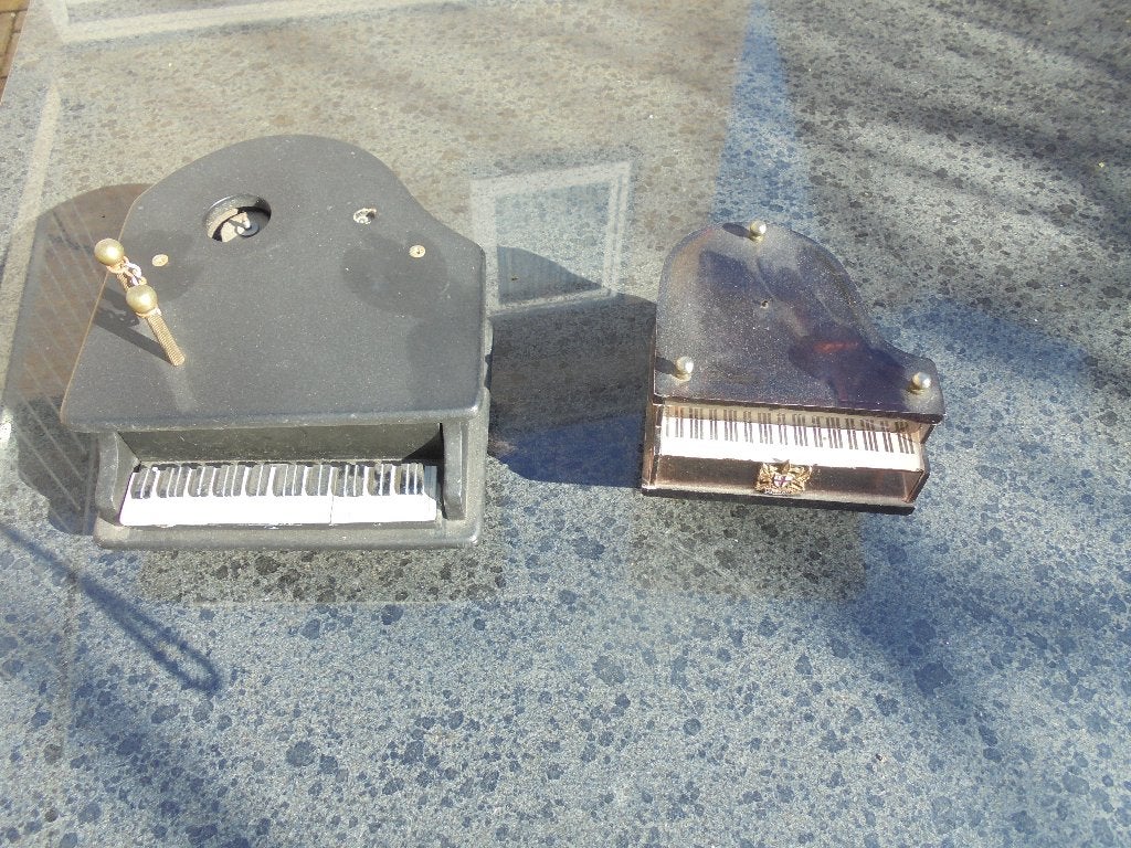 Muziekdoos, speeldoos, muziek doos, speel doos. Piano, Ophalen