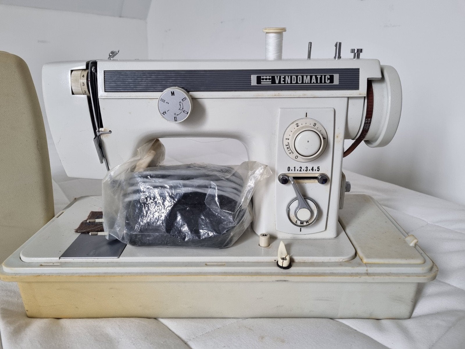 Vendomatic Naaimachine - Vintage Model met Koffer, Ophalen, Gebruikt, Naaimachine, Overige merken