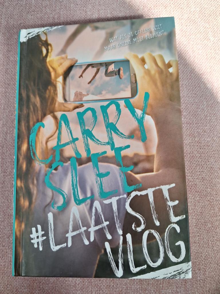 Carry Slee: Laatste Vlog - Hardcover in perfecte staat, Ophalen of Verzenden, Zo goed als nieuw, Carry Slee